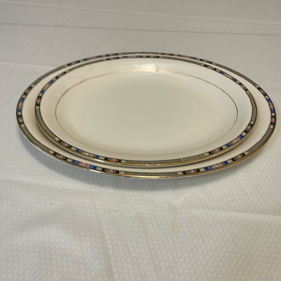 Set of two Serving Platters - Picture 3 of 14